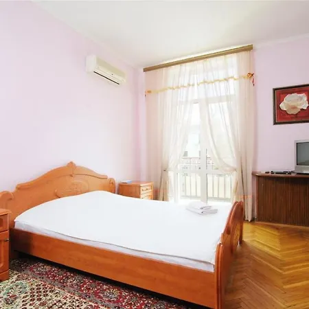 Nezavisomosti 44 *